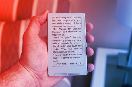 A tenyérnyi e-olvasó, amely egyszerre felbosszant és elvarázsol