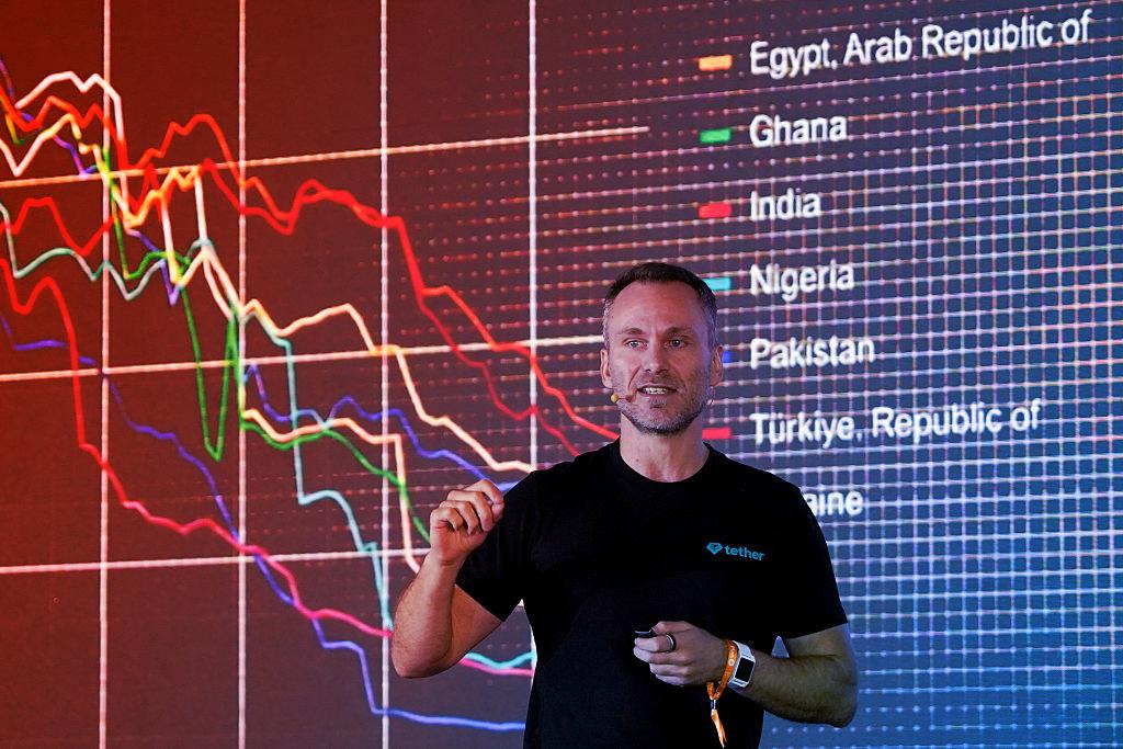 A Tether, amely ma mindenkit megoszt: irigység vagy gyűlölet