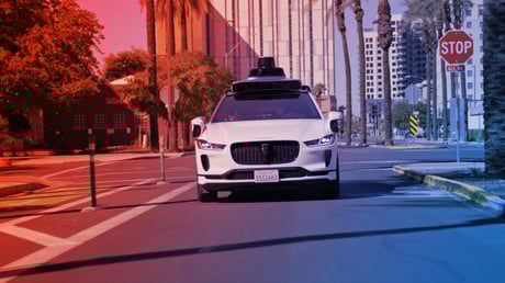 A Waymo robban: önvezető taxik 20 új városban