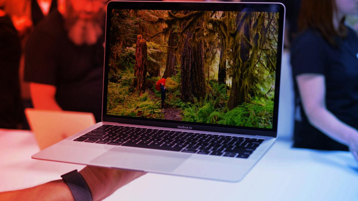 Az Apple végre lép: jön az olcsó MacBook?