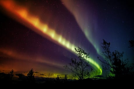 Az auróra hullámainak titkai: így működik az égi fényshow