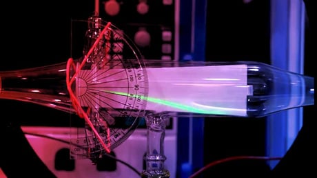 Az elektron tényleg ennyire nehéz?