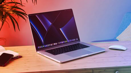 Az érintőkijelzős MacBook Pro megkapja az iPhone-trükköt, Face ID nélkül