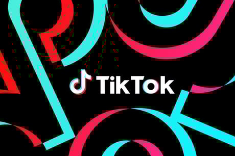 Az EU rászállt a TikTokra: veszélyesen addiktív