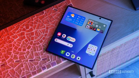 Az iPhone Fold hosszabb üzemidővel verhet rá a Galaxy Z Fold 7-re