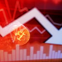 Az összeomlás a kriptopiacon: zuhan a Bitcoin, kitört a pánik