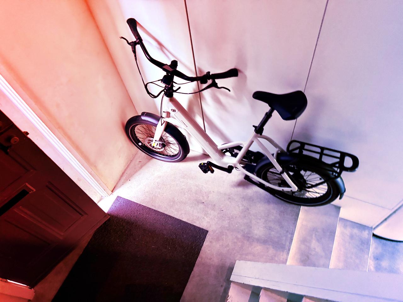 Az új Tenways városi e-bike tényleg megkönnyíti a közös tekerést