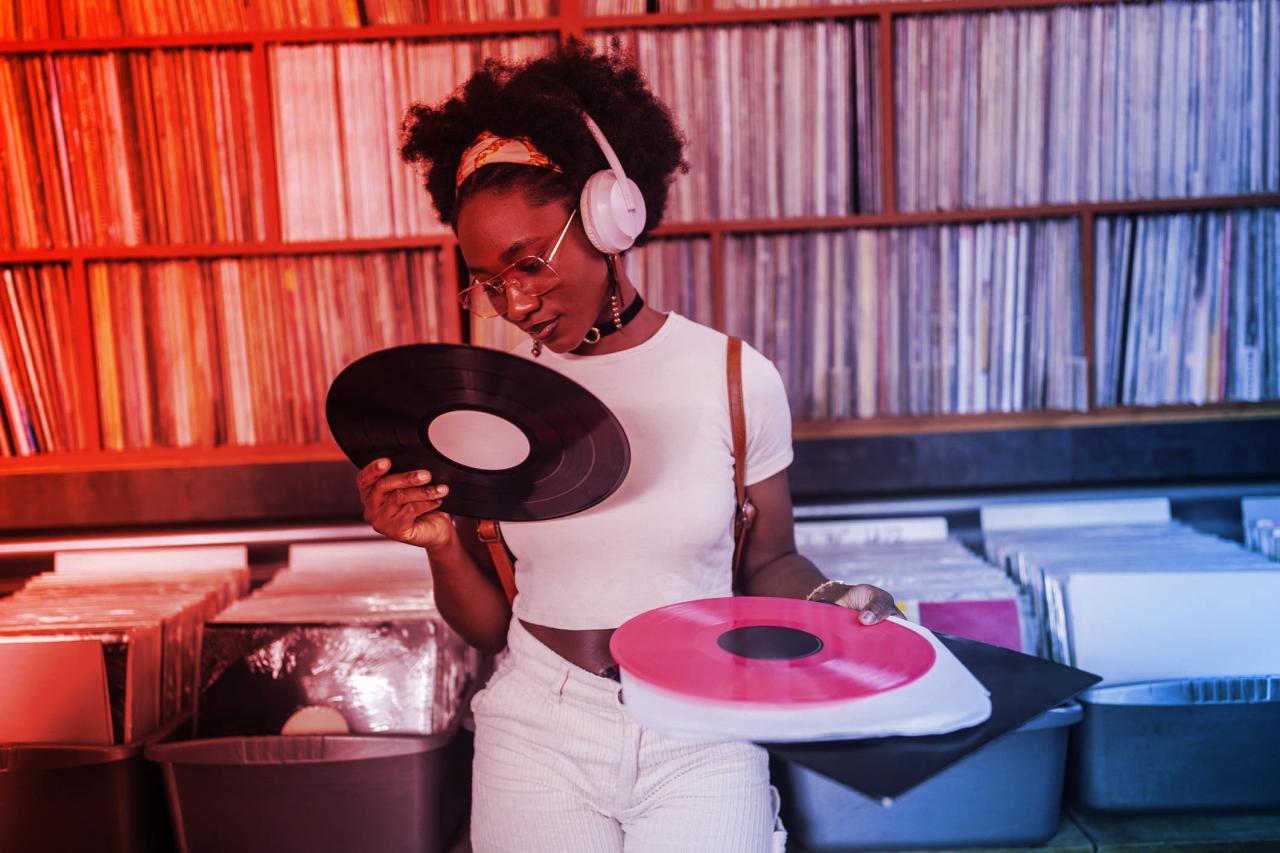 Ezért törlik tömegesen a fiatalok a közösségi médiát – és mit csinálnak helyette