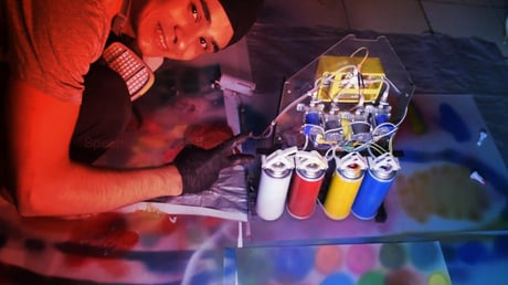 A graffitisek álma: színkeverés egyetlen spray-vel