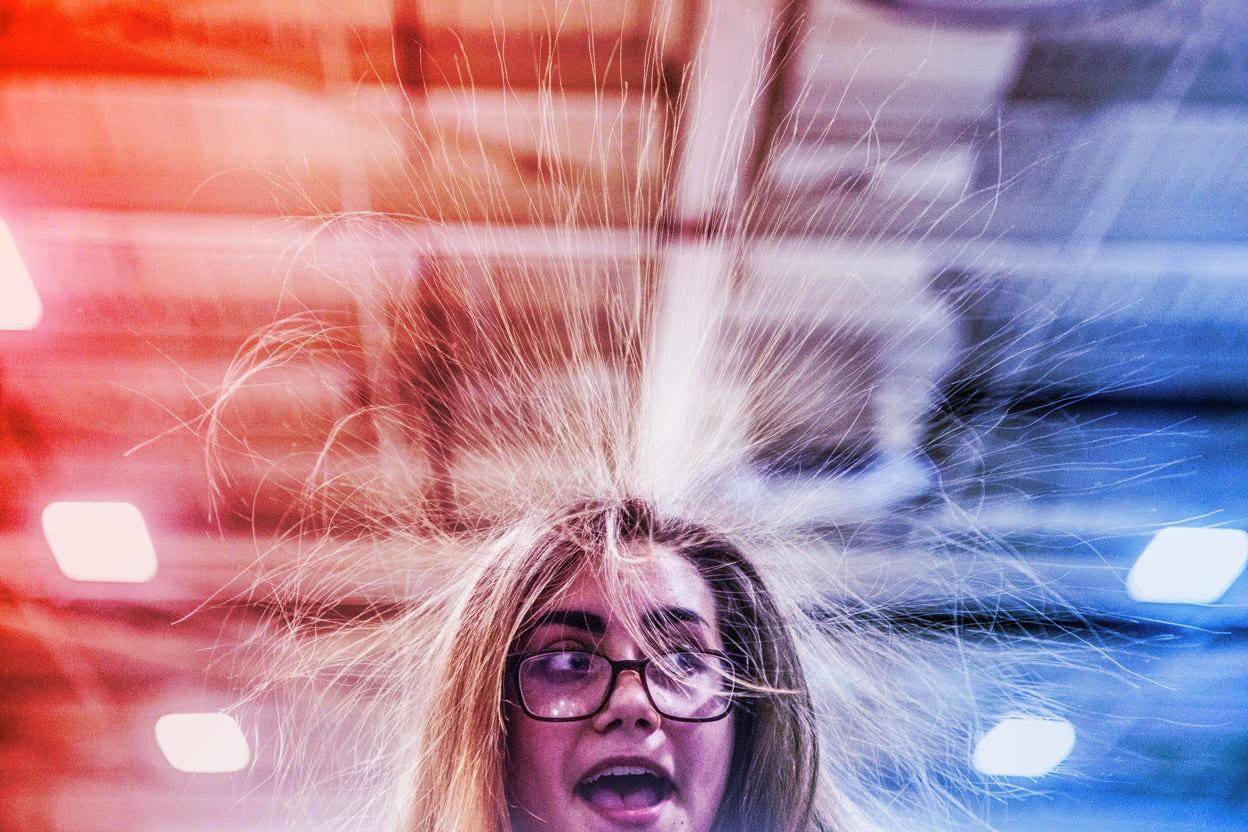 A mindennapok láthatatlan szikrái: az elektrosztatikus töltés titkai