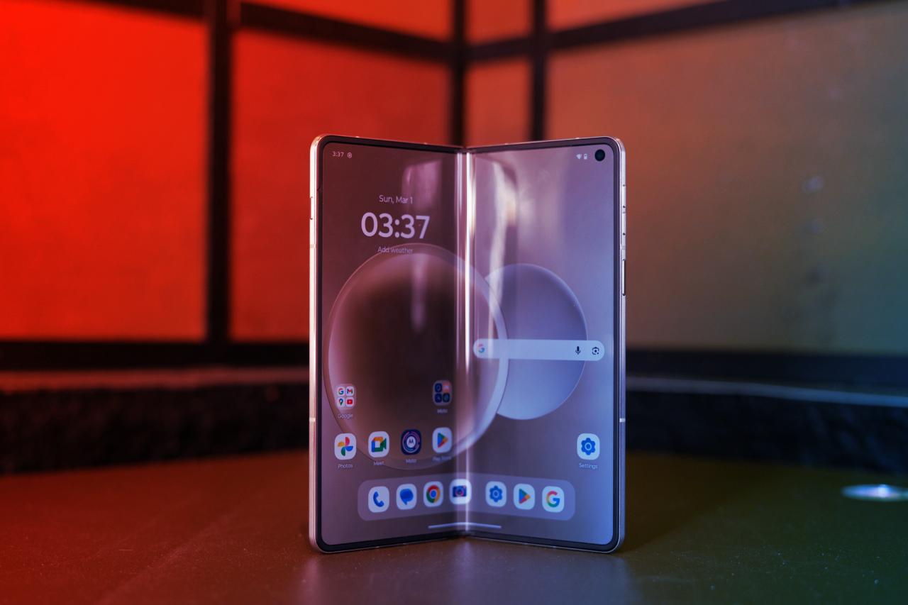A Motorola Razr Fold: brutál üzemidő, csúcshardver, letaglózó ár