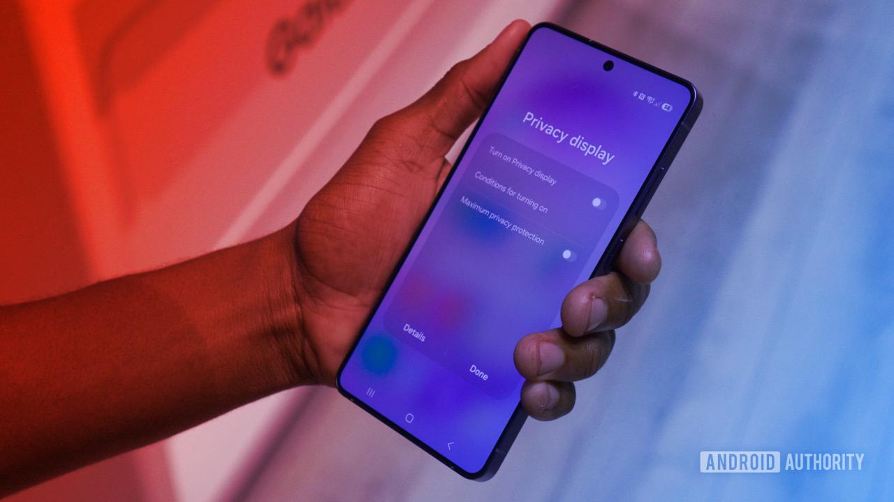 A Samsung új Privacy Displayje tényleg csökkenti a kijelző fényerejét?