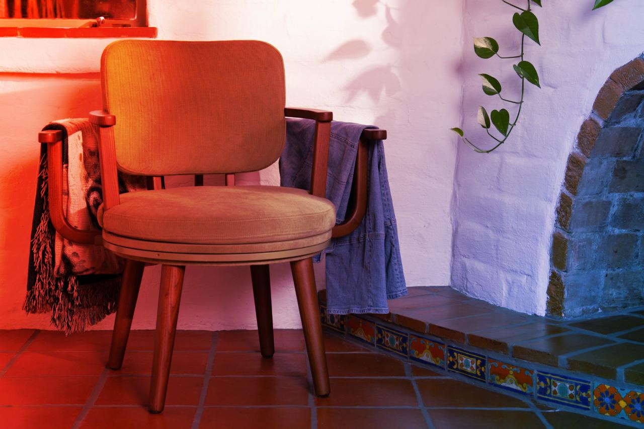 A szék, ami végre megoldja a félig hordott ruhák gondját