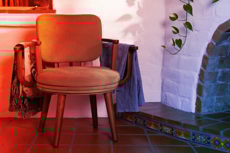 A szék, ami végre megoldja a félig hordott ruhák gondját