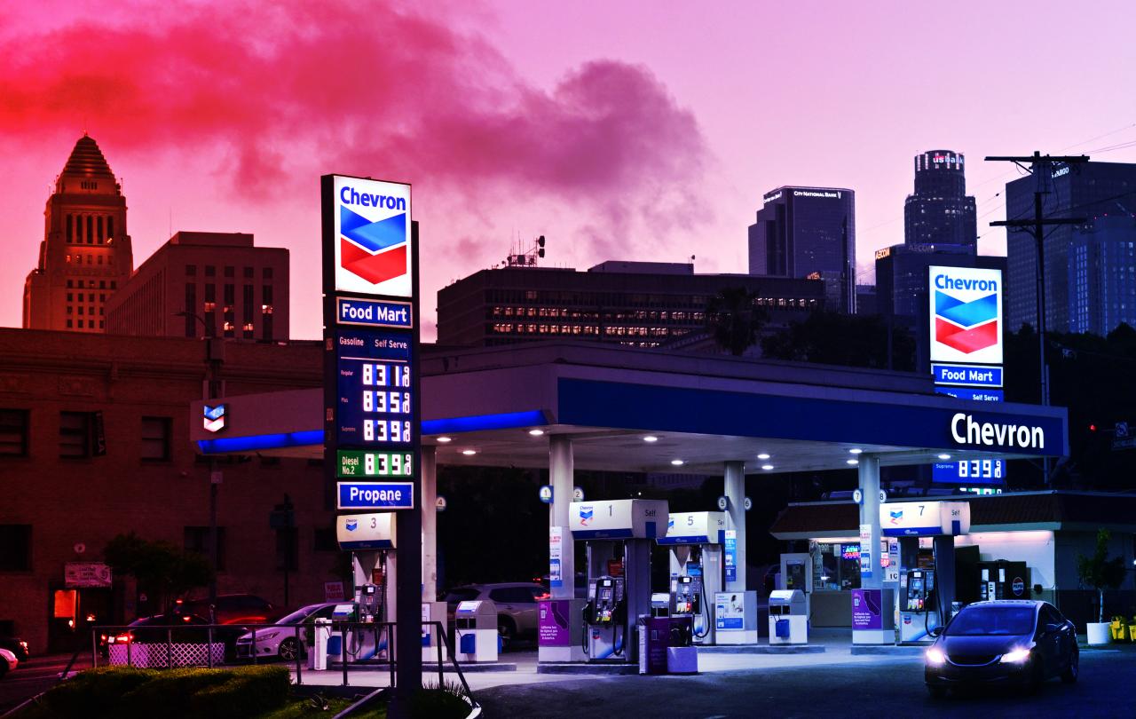 Az elektromos autók áttörése: tényleg búcsút inthetünk a benzinkutaknak?