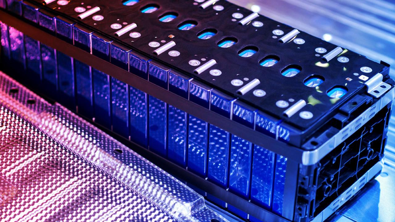 Az elektromos autózás forradalmát hozzák a nátriumion-akkuk?