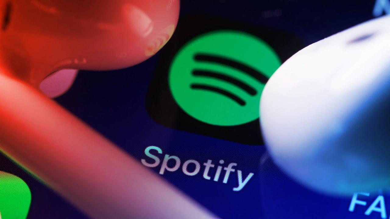 Az élő és elhunyt zenészeket védi a Spotify újítása
