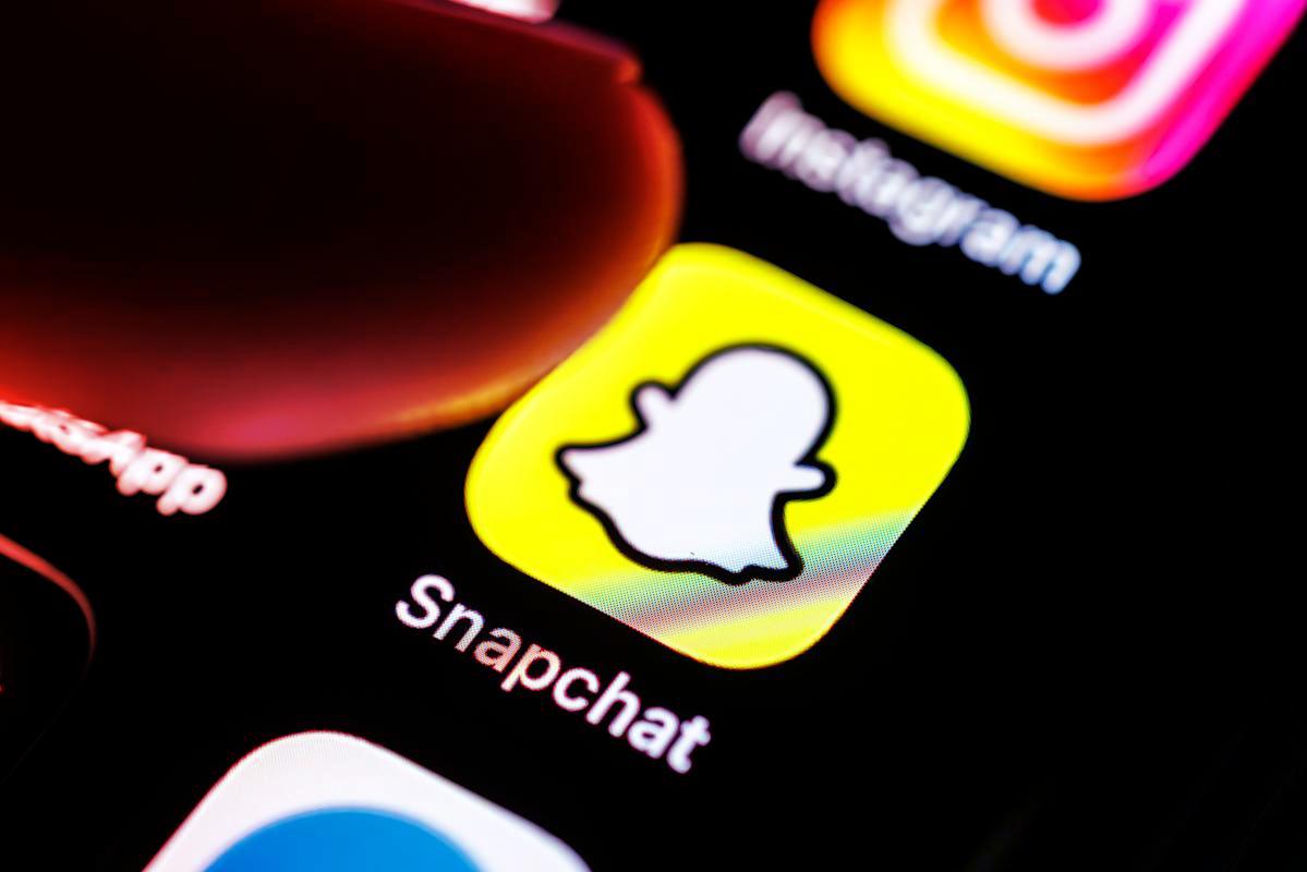 Az EU górcső alá veszi a Snapchat gyerekvédelmi hibáit
