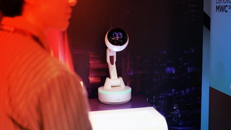 Az irodát forradalmasító Lenovo robot és a jövő munkahelyi kütyüi