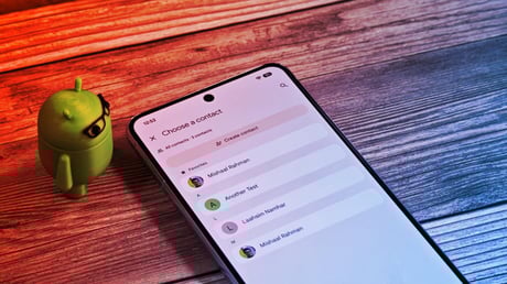 Az új Google Contacts okosabb, átláthatóbb profiloldalakkal érkezik