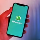 Végre az iPhone-osoknak is szól az új WhatsApp-frissítés