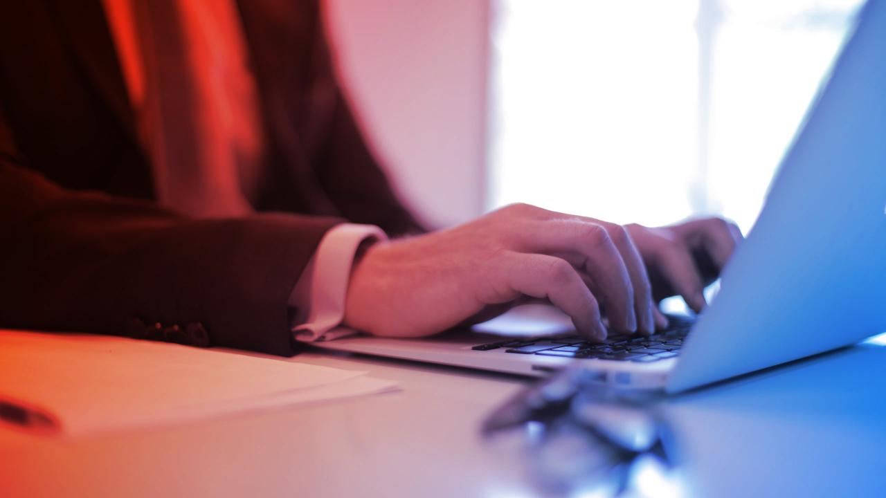 A baj sosem alszik: az IT-gondok fele munkaidőn túl jön