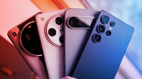A csúcskategóriás Androidok idén vörösben hódítanak – az Apple nyomán