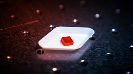 A filléres napelemek titka: hibákból születő csúcshatékonyság