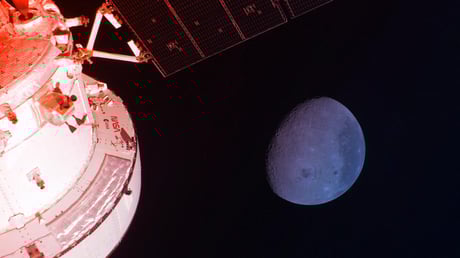 A Hold első színes képei forradalmasítják az űrkutatást