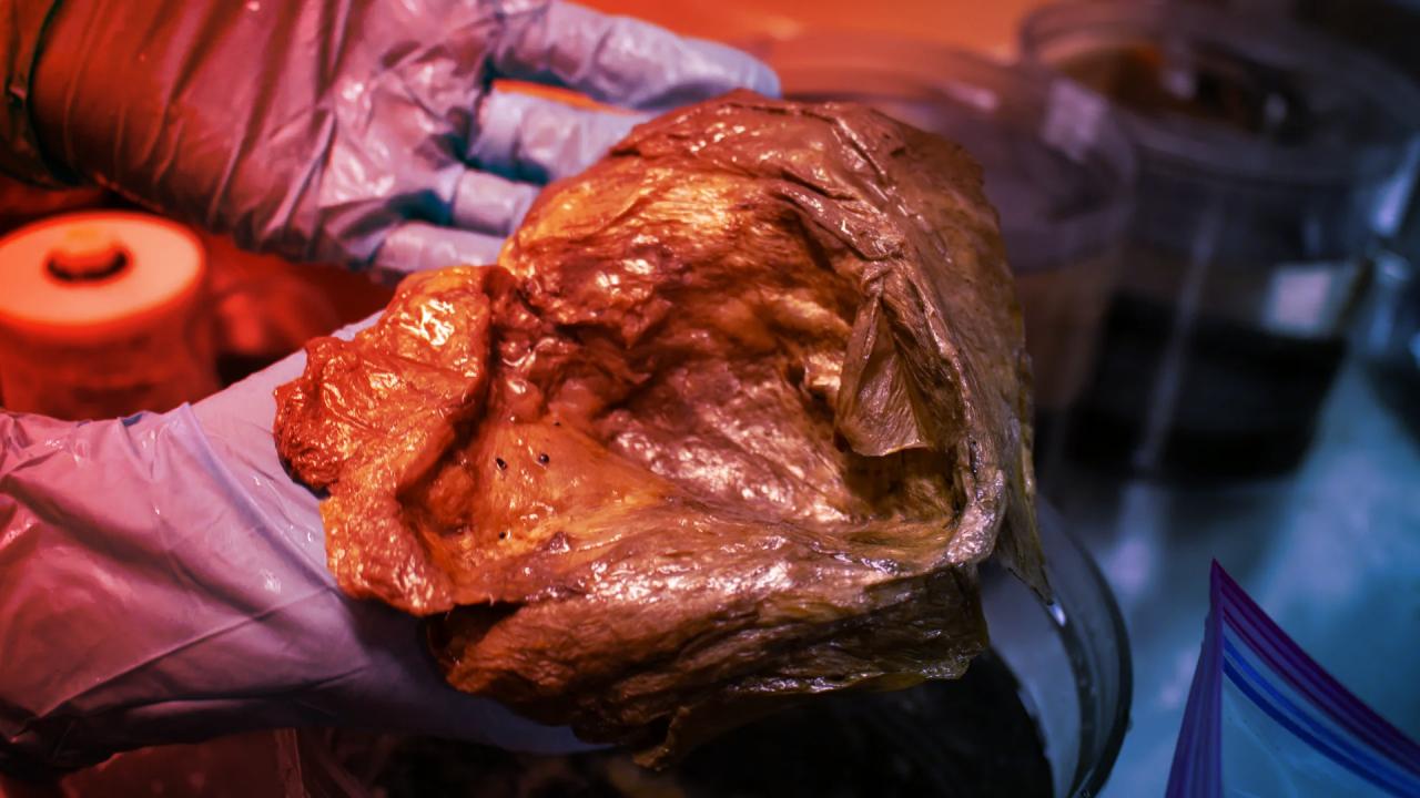 A két kilométer mélyen rejtőző aranygömb meglepő titka