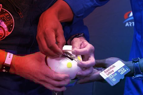 A microSD, ami megjárta az űrt: SanDisk Ultra és Holdra utazó nevek