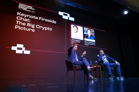 A mindent tudó kriptobróker: a Coinbase újraosztja a lapokat