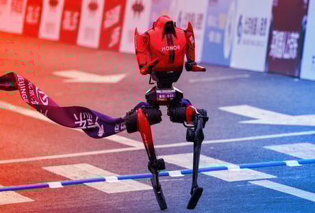 A pekingi robotfélmaraton új rekordokat dönt, senki sem esik el a rajtnál
