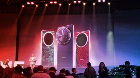 A táskának is álcázott okostelefon: Dreame Aurora – forradalom vagy giccs?