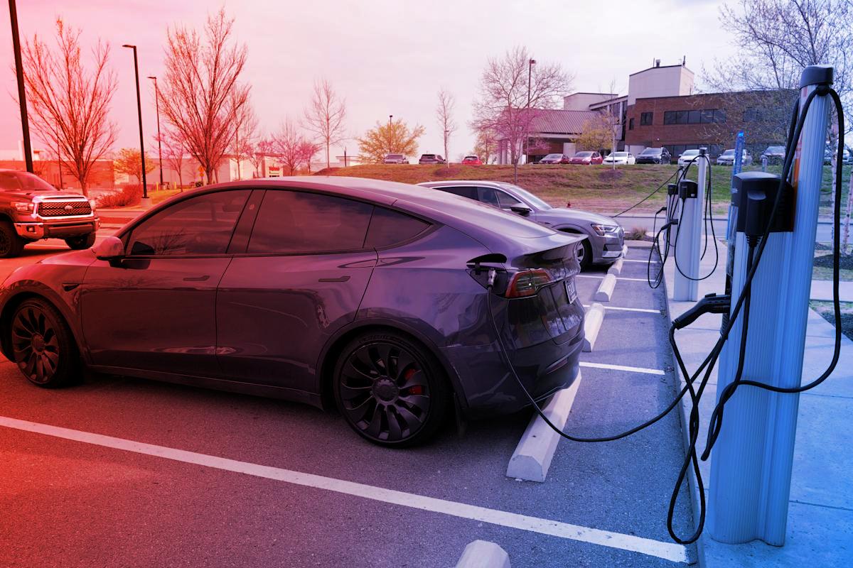 A Tesla robotaxik néha nem robotok: emberek irányítják távolról