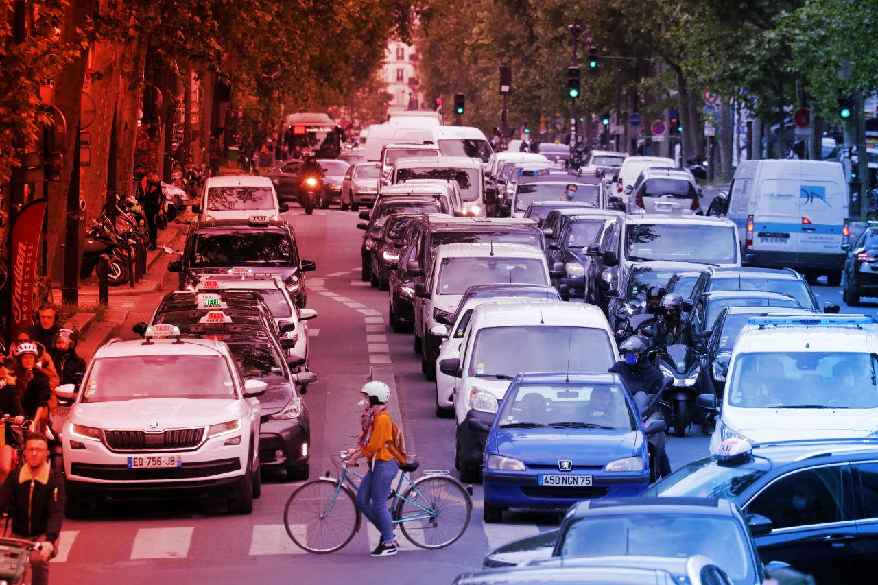 A védelmi ipar lehet a gyengélkedő európai autógyárak mentőöve?