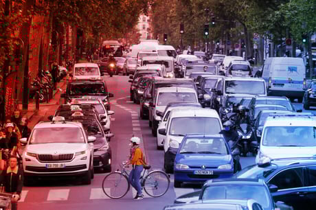 A védelmi ipar lehet a gyengélkedő európai autógyárak mentőöve?