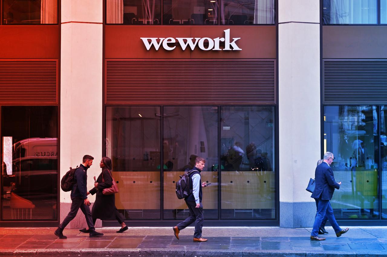 A WeWork visszatér? Telefonfülkékkel támad a bukás után