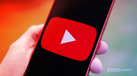 A YouTube lecsap a celeb deepfake-ekre – eltünteti az álarcokat