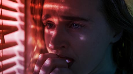 Az agytumort előre jelző hangok: egy brit nő megdöbbentő története