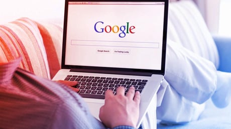 Az Alphabet zabálja a pénzt: a Google naponta 220 milliárd forintot kaszál