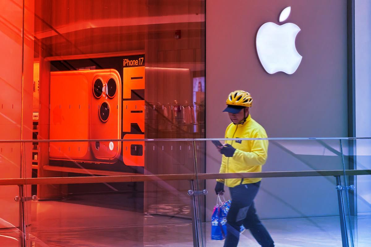 Az Apple összecsukható iPhone-jának debütálása csúszhat