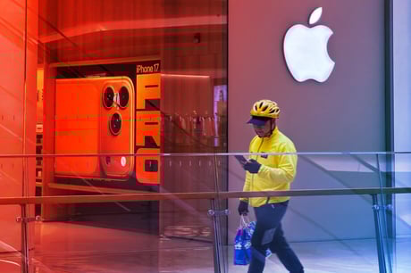 Az Apple összecsukható iPhone-jának debütálása csúszhat