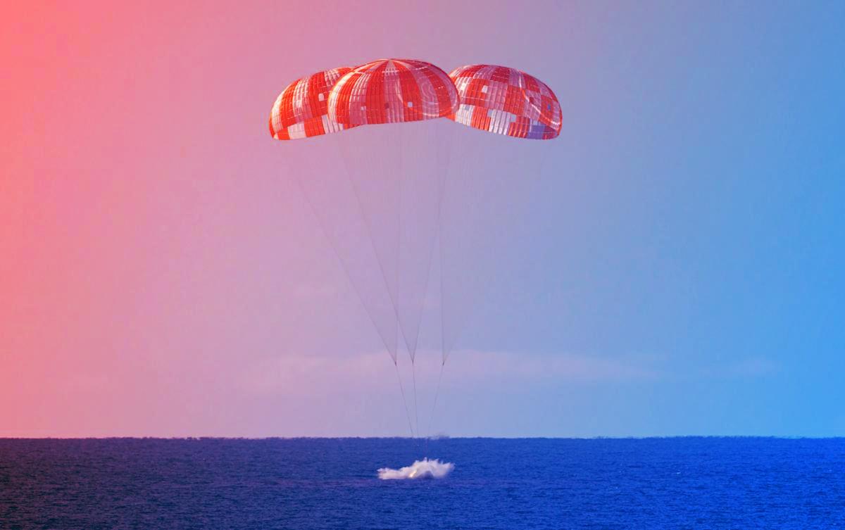 Az Artemis II űrhajósai diadalmasan tértek vissza holdkerülő küldetésükről