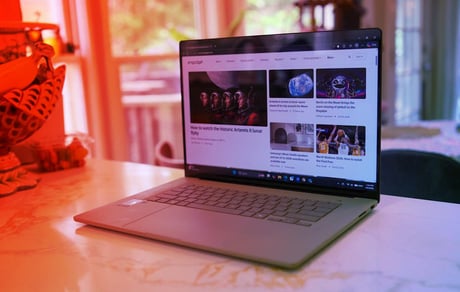 Az ASUS ZenBook A16: pehelysúlyú, mégis brutálisan erős