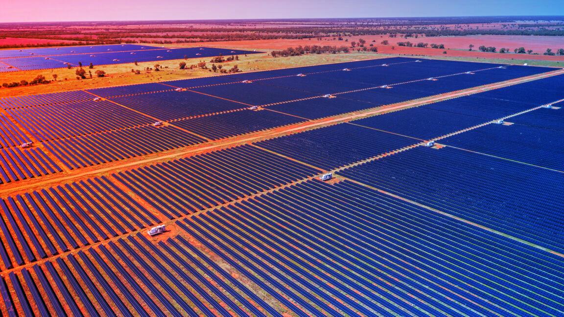 Az elektromos korszak hajnalán: rekordot dönt a napenergia