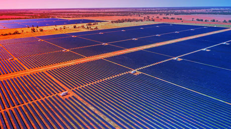 Az elektromos korszak hajnalán: rekordot dönt a napenergia