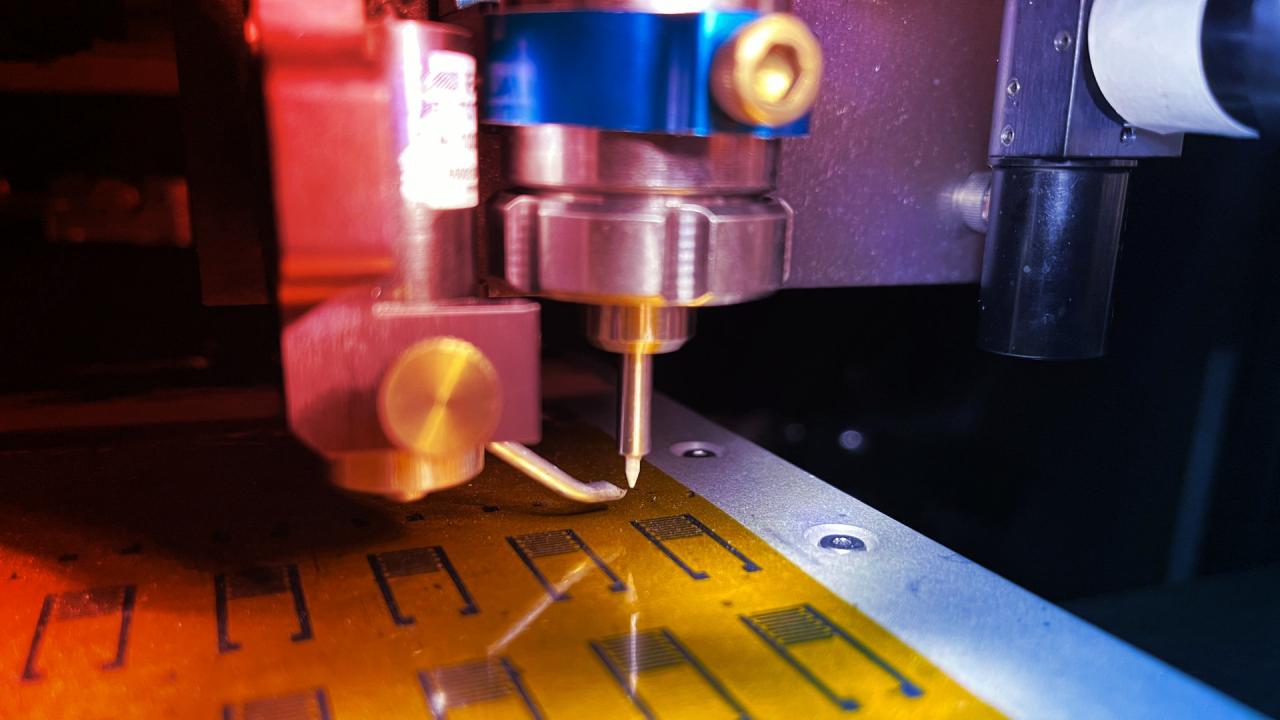 Az első agyi párbeszéd: mesterséges és valódi idegsejtek összekapcsolódnak