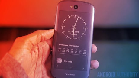 Az első kétarcú mobil: színes E‑Ink találkozik az LCD-vel