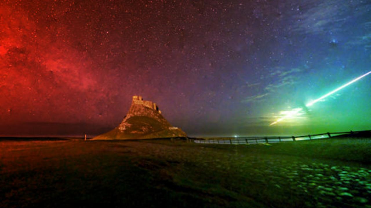 Az észak-angliai viking sziget egén felrobbant egy élénkzöld tűzgömb